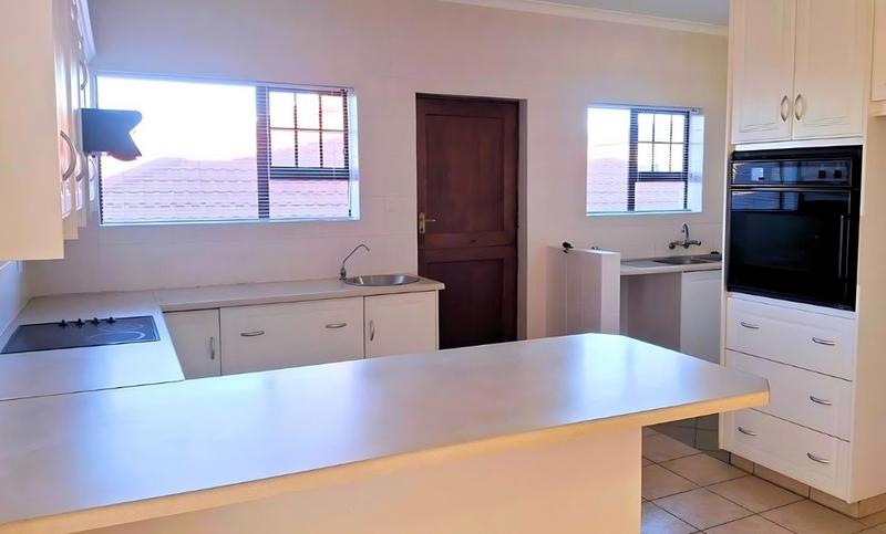 3 Bedroom Property for Sale in Heiderand Western Cape